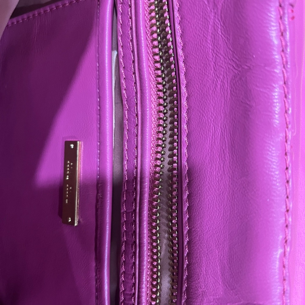Miu Miu Pink Leather clutch bag with snap closure, zipped deep flap pocket. - Picture 14 of 14